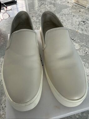 Vince leather shoe slip on size 9 worn only once